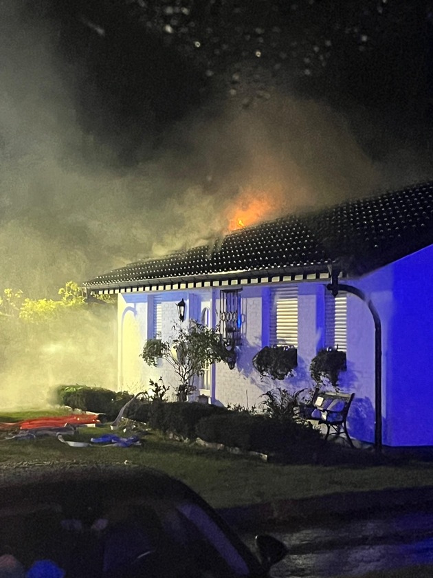 FW Gronau: Dachstuhlbrand am Wieselweg