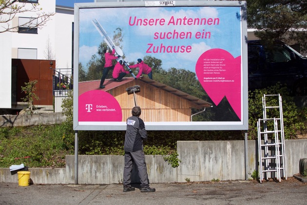 Bundesweiter Pilot in Überlingen: Telekom sucht Mobilfunkstandorte per Plakat
