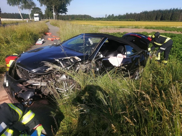 POL-STD: Mercedesfahrer bei Unfall in Apensen schwer verletzt