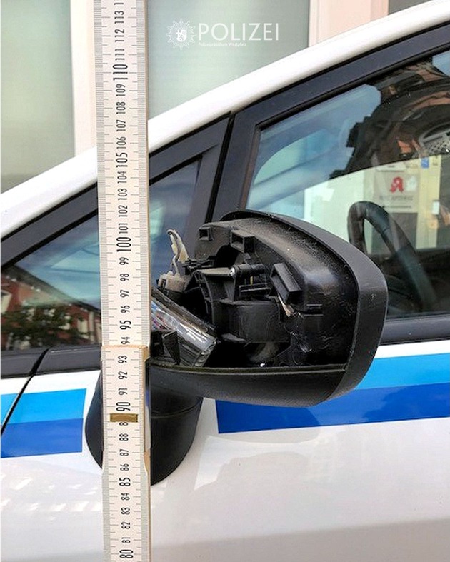 POL-PPWP: Spiegel abgefahren - blaues Fahrzeug gesucht