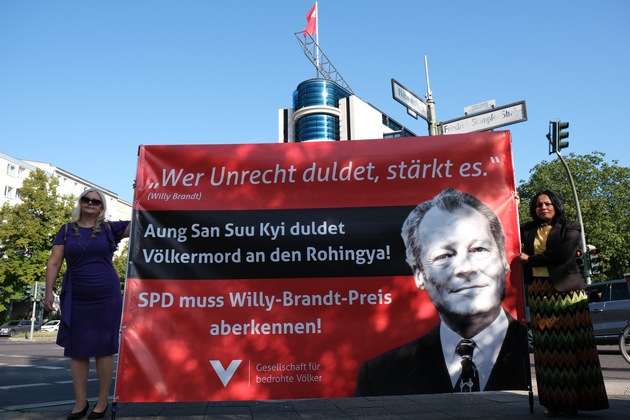 Menschenrechtsaktion vor der SPD-Bundeszentrale: Aung San Suu Kyi verdient den Willy-Brandt-Preis nicht