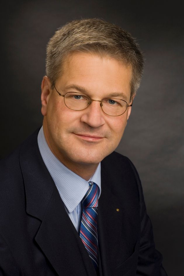 Dr. Gerhard Schlangen übernimmt Vorsitz der LBS-Gruppe / Vorgänger Dr. Christian Badde geht in den Ruhestand - Dr. Franz Wirnhier und Dr. Rüdiger Kamp als stellvertretende Vorsitzende bestätigt (mit Bild)