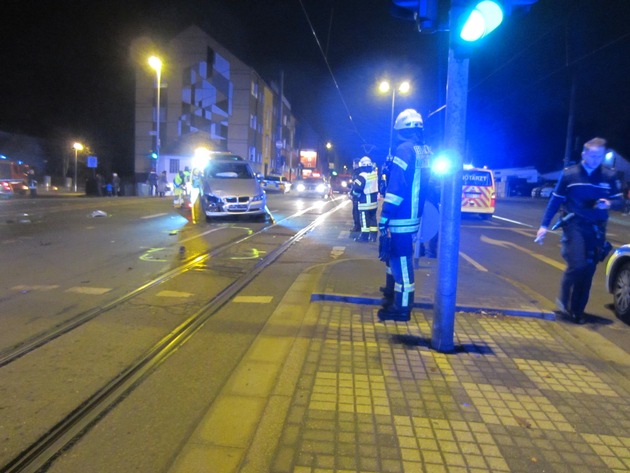 FW-MH: Verkehrsunfall mit mehreren Betroffenen