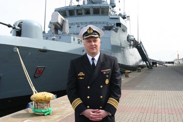 Deutsche Marine - Pressemeldung: Erster Kommandowechsel auf einer Korvette - Kommandant zieht positives Resümee