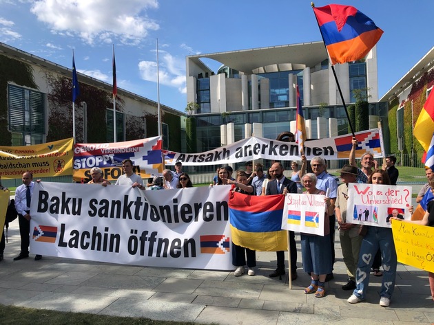 GfbV überreicht Appell an Bundeskanzler Scholz: Drohenden Genozid in Arzach/Berg-Karabach verhindern!