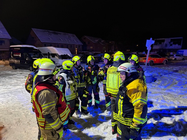 FW-PI: Großbrand in Mehrfamilienhaus - umfangreicher Feuerwehreinsatz in Rellingen