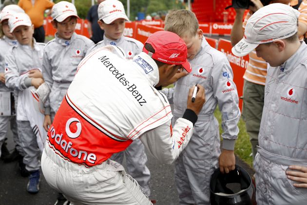 Lewis Hamilton verrät jungen Karttalenten die Geheimnisse seines Erfolges