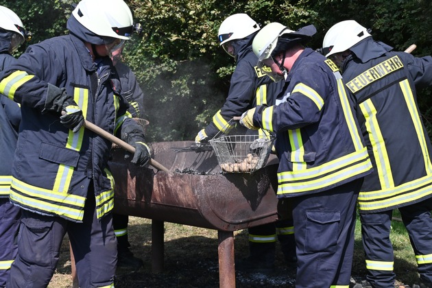 FF Olsberg: Feuerwehrfest mit Kartoffelbraten beim Löschzug Bigge - Olsberg