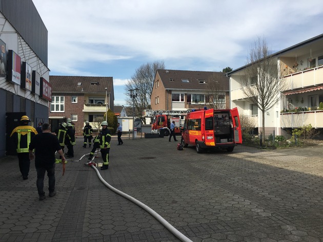 FW-Erkrath: Brandmeldealarm Geschäftshaus und Wasserrohrbruch Kreuzstraße ++