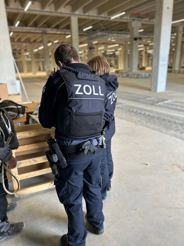 HZA-GI: Zoll beendet illegale Beschäftigung bei Baustellenkontrolle in Eschborn - Neun Bauarbeiter vorläufig festgenommen