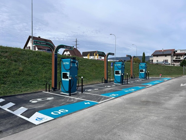 Electra inaugure sa première station de recharge rapide dans le canton du Jura – Une solution de recharge pour Courrendlin et toute la région