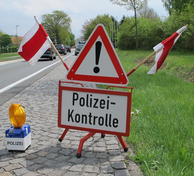 POL-NI: Blitzmarathon der Polizei - Kontrollstellen bei Facebook  -Bilder im Download-