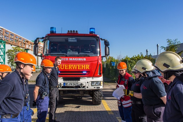 FW-Heiligenhaus: Jugendfeuerwehr Heiligenhaus rückt zur Großübung nach Hilden aus(Meldung 23/2017)