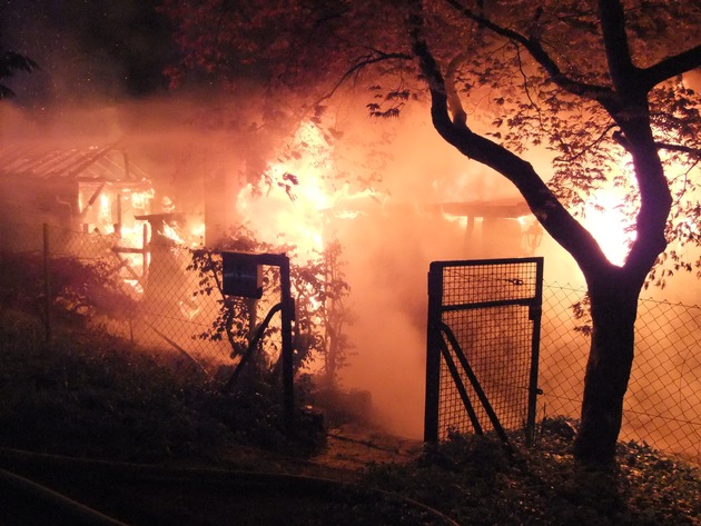 KFV-CW: Wochenendhaus wird Opfer der Flammen