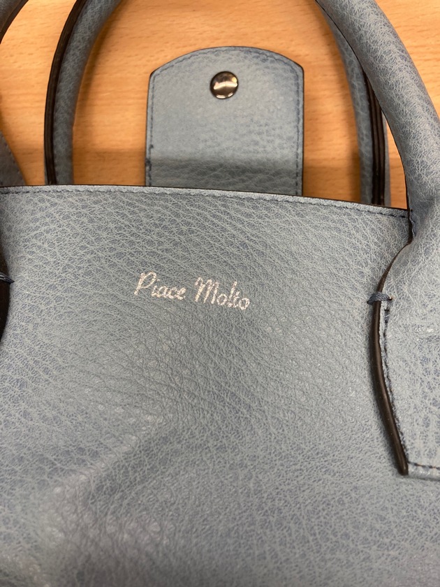 POL-NE: Polizei fragt: wem gehören diese Damenhandtaschen?