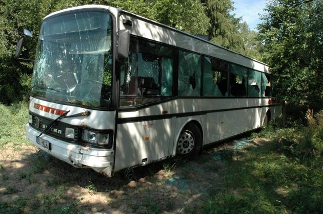 POL-NI: Spritztour mit geklautem Bus - Polizei sucht nach Zeugen - Bilder vom Bus im Download -