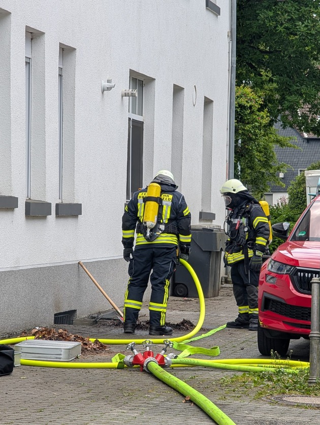 FW-EN: Brandeinsätze und massive Ölspur in Breckerfeld