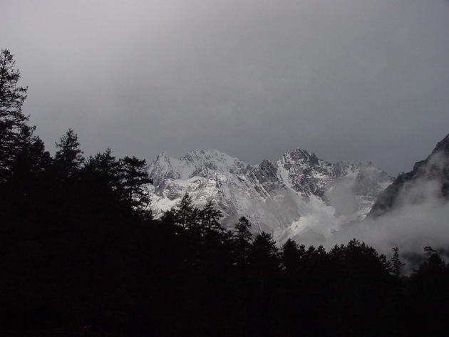 Verschwisterung des Matterhorns (Zermatt) mit dem heiligen Schneeberg Yulong Snow Mountain (Lijiang, China)