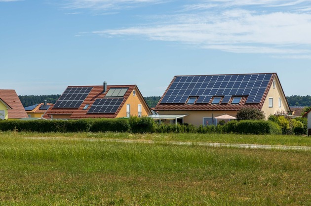 Enerix und Aurora Solar - zwei Marktführer kooperieren, um Effizienz in Vertrieb und Planung von PV-Systemen zu steigern