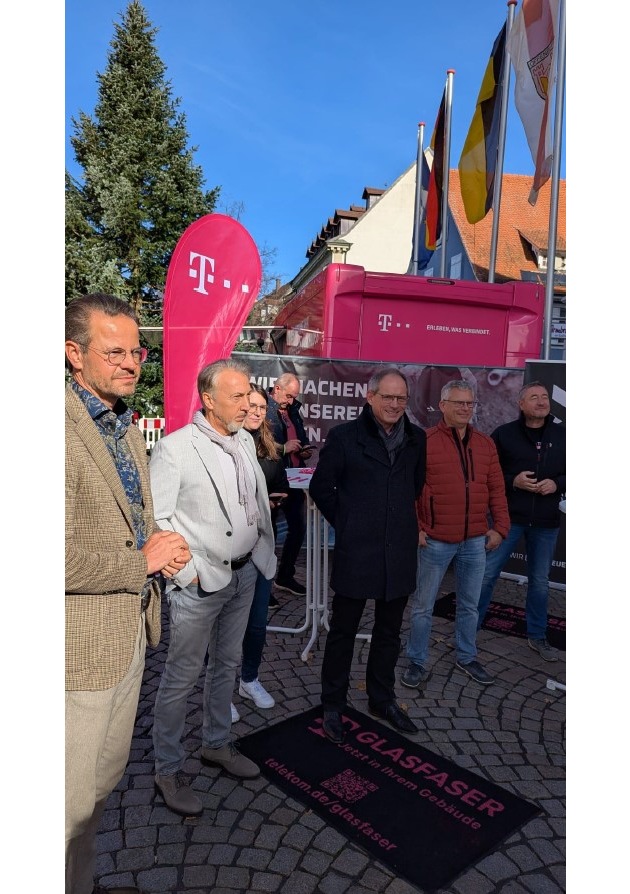 Telekom startet mit dem Spatenstich den Glasfaserausbau in Offenburg