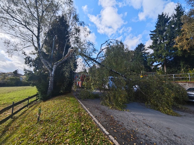FW-EN: Sturmschaden an der Kleinbeckstraße