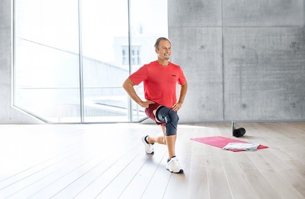 medi GmbH & Co. KG: Welt-Arthrosetag am Sonntag, 12. Oktober 2025 / Weniger Schmerzen, mehr Mobilität: Wie Knieorthesen bei Gonarthrose helfen können