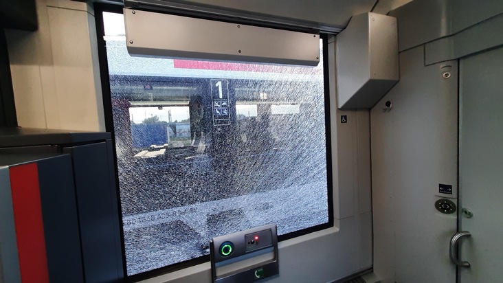 BPOLI MD: Zeugenaufruf der Bundespolizei: Wurfgeschoss beschädigt Regionalbahn