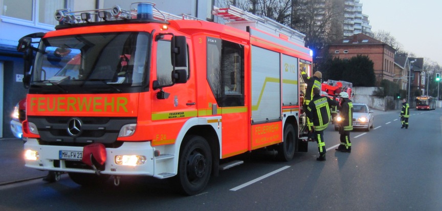 FW-MH: Broich: Brennendes Untertischgerät am Kassenberg