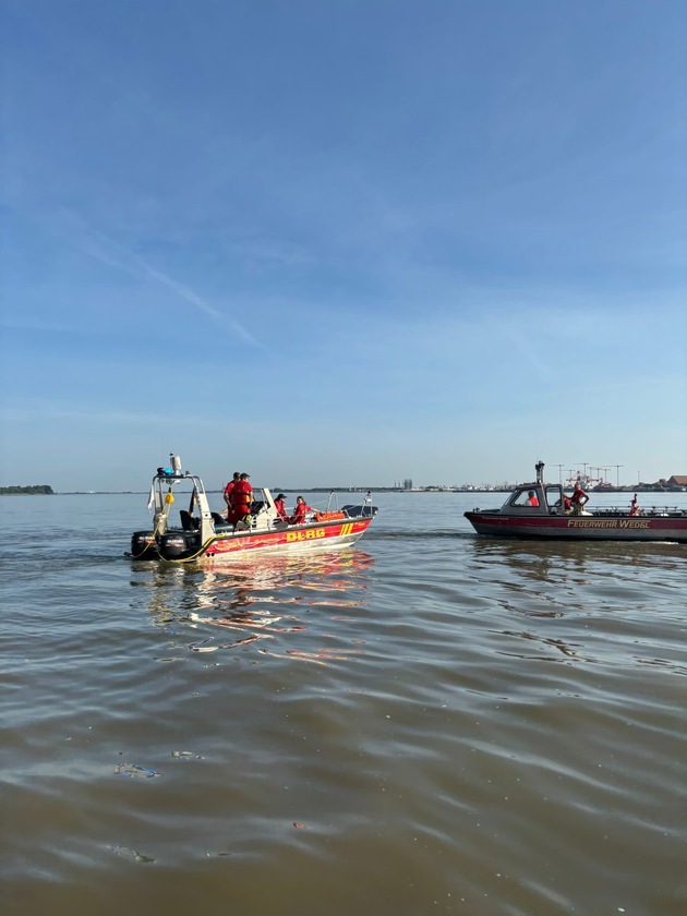 FW-PI: Vegetationsbrand auf der Elbinsel Pagensand - Aufwendiger Einsatz über Wasserwege