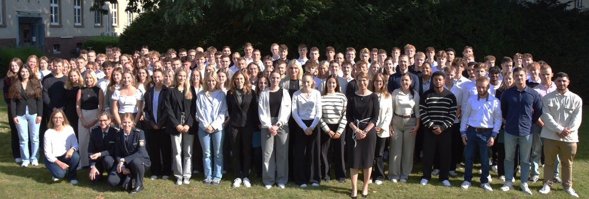 POL-MS: Polizeipräsidentin Alexandra Dorndorf begrüßt Polizeinachwuchs in Münster - 252 neue Kommissaranwärter/innen und 6 neue Regierungsinspektoranwärterinnen