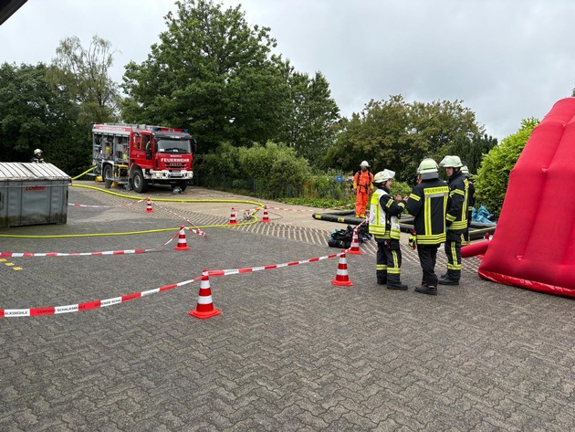 FW Schalksmühle: Gefahrstoffeinsatz am Gewerbering