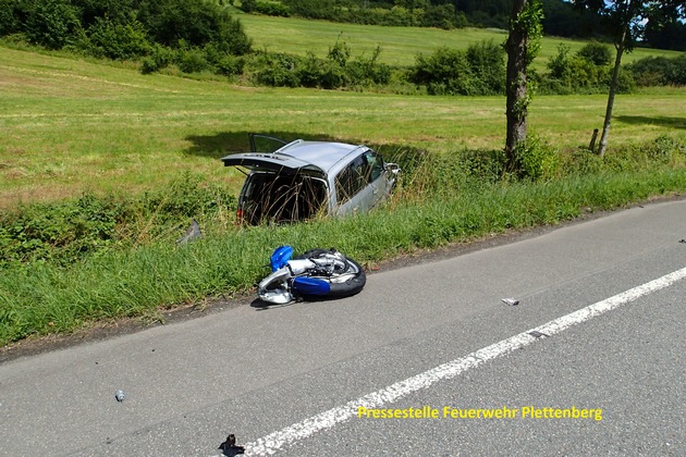 FW-PL: Schwerer Verkehrsunfall im OT - Plettenberg Pasel. Motorradfahrer stirbt an seinen Verletzungen.
