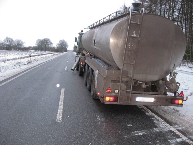 POL-FL: Tödlicher Verkehrsunfall / Saugrohr eines LKW schlägt auf Fahrzeugdach