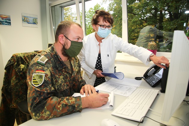 &quot;Kontakt-Nachverfolger in Uniform&quot;: / Bundeswehr unterstützt 297 Gesundheitsämter bundesweit