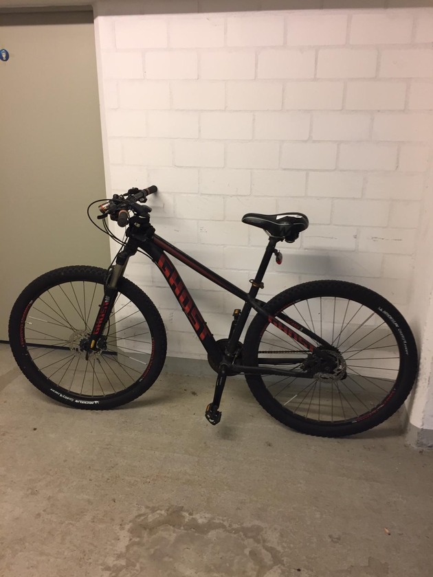 POL-NI: Nienburg-Fahrraddiebe festgenommen - Eigentümer der Räder gesucht