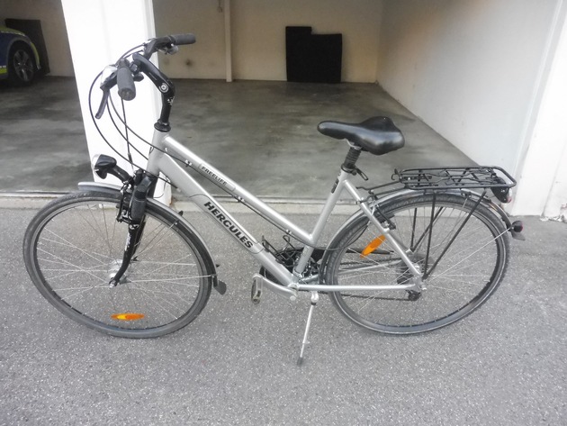 POL-FR: Rheinfelden: Fahrräder auf freiem Feld gefunden - möglicher Zusammenhang mit Einbrüchen - Polizei sucht Eigentümer