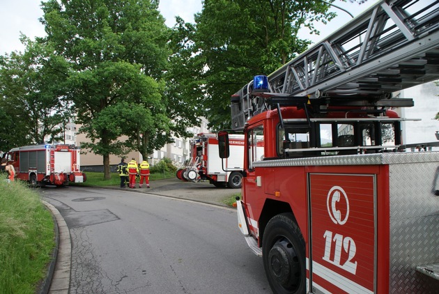 FW-AR: Gasaustritt in Neheimer Mehrfamilienhaus