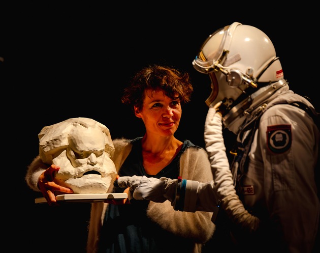 „KOSMOS CHEMNITZ“: MDR schickt „Karl Marx“ als Kosmonaut ins Europäische Kulturhauptstadtjahr 2025