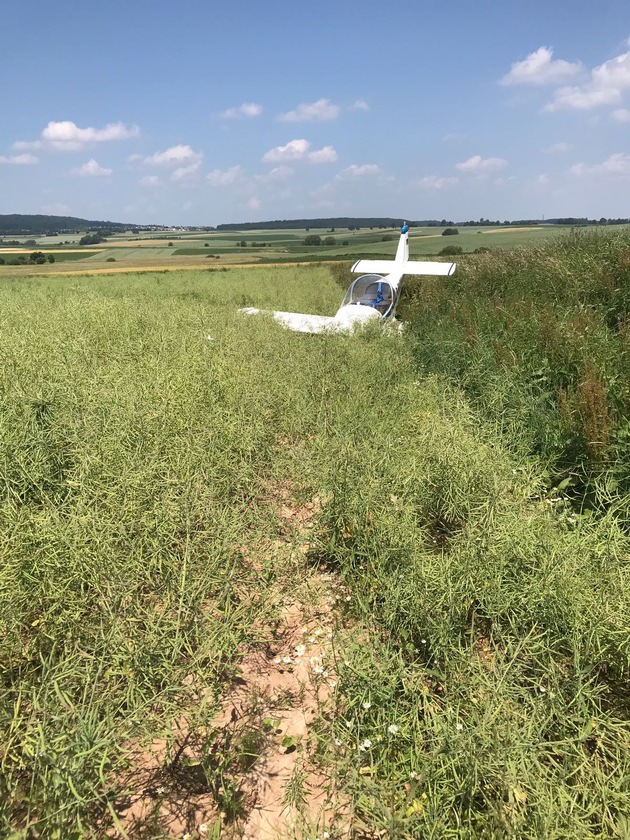 POL-MR: Notlandung im Feld bei Schröck - Pilot nur leicht verletzt;