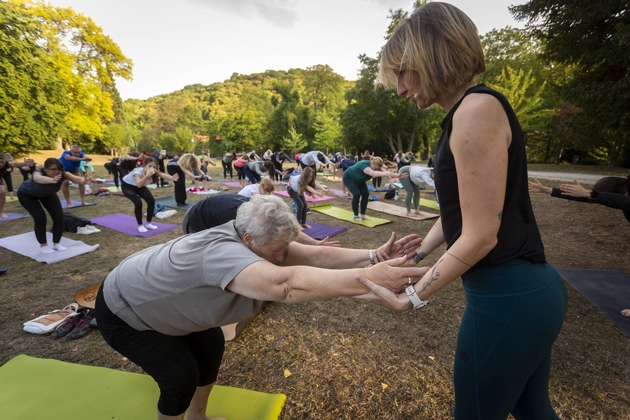 AOK-Yogaschule startet in Gardelegen: Expertin gibt Tipps und zeigt Übungen