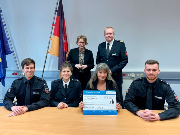 POL-AK NI: Studierende der Polizeiakademie Niedersachsen übergeben 15.000 Euro für gemeinnützige Zwecke