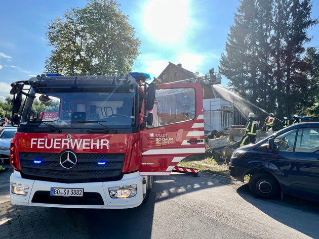 FW-BO: Dachstuhlbrand in Wattenscheid Günnigfeld