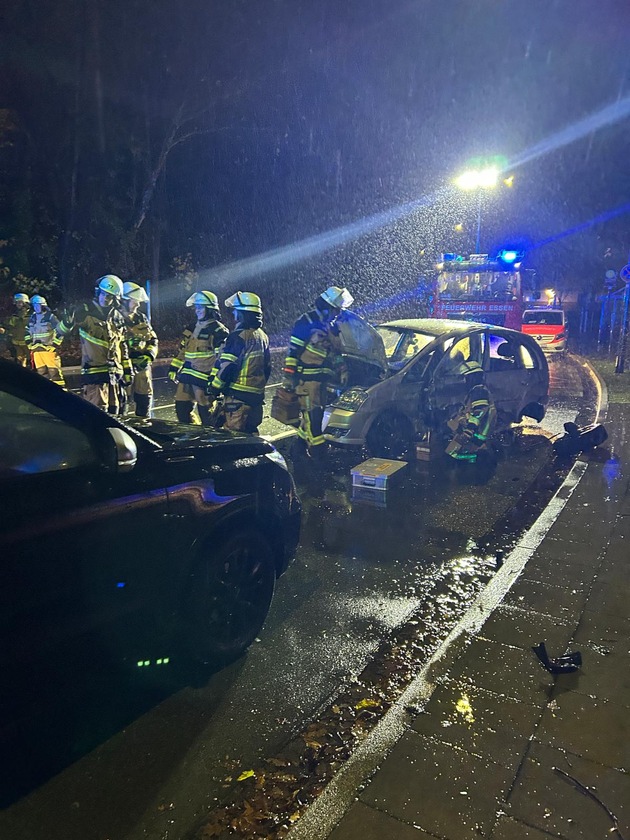 FW-E: Verkehrsunfall mit mehreren beteiligten Fahrzeugen - vier Personen verletzt