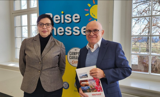 Reisemesse Dresden: Dr. Uwe Lorenz erläutert die Buchungsstimmung