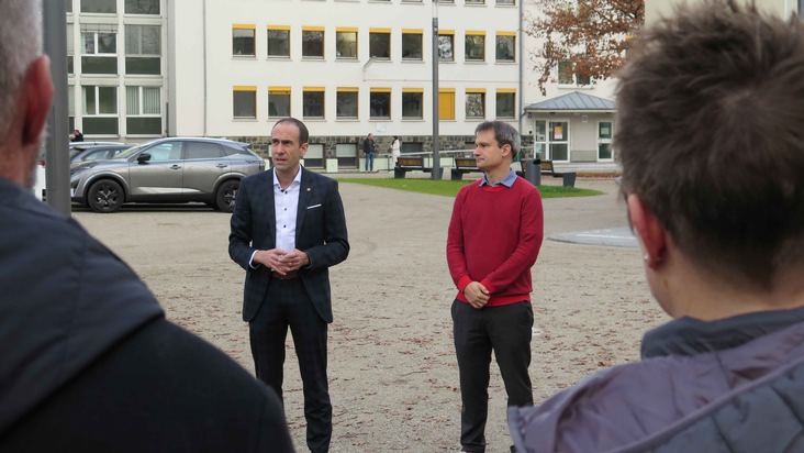 Mittelhessen: GIEßEN: Polizeiführung aus Mittelhessen besucht "Notaufnahmelager Gießen"