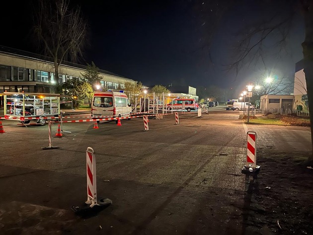 FW Lage: Bombenfund bei Kanalarbeiten - 02.02.2022 - 16:30 Uhr