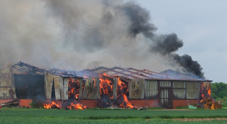 POL-DN: Erheblicher Sachschaden durch Brand einer Feldscheune