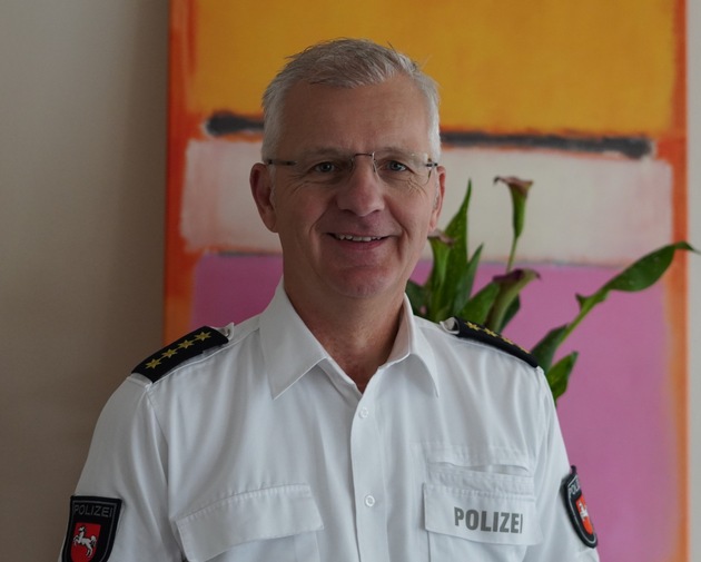 POL-ROW: ++ Wechsel an der Spitze der Polizei im Landkreis Rotenburg (Wümme) - Dieter Klingforth übernimmt Leitung der Polizeiinspektion ++
