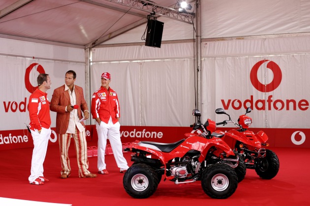 RTL-Spendenmarathon und eBay: Vodafone versteigert Gemälde und Fahrzeug von Michael Schumacher und Rubens Barrichello