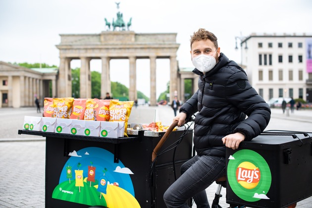 PepsiCo überrascht und begeistert Marktbesucher in Hamburg und Berlin mit Kartoffelchips aus nachhaltiger Landwirtschaft